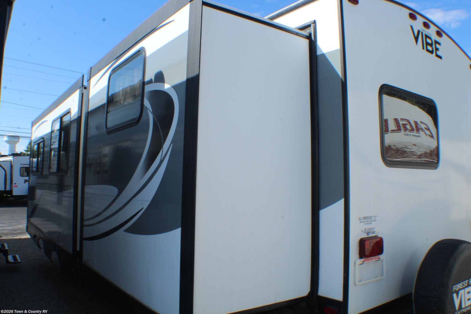 2018 Forest River Vibe 313BHS - Used Travel Trailer For Sale by Town & Country RV in Clyde, Ohio