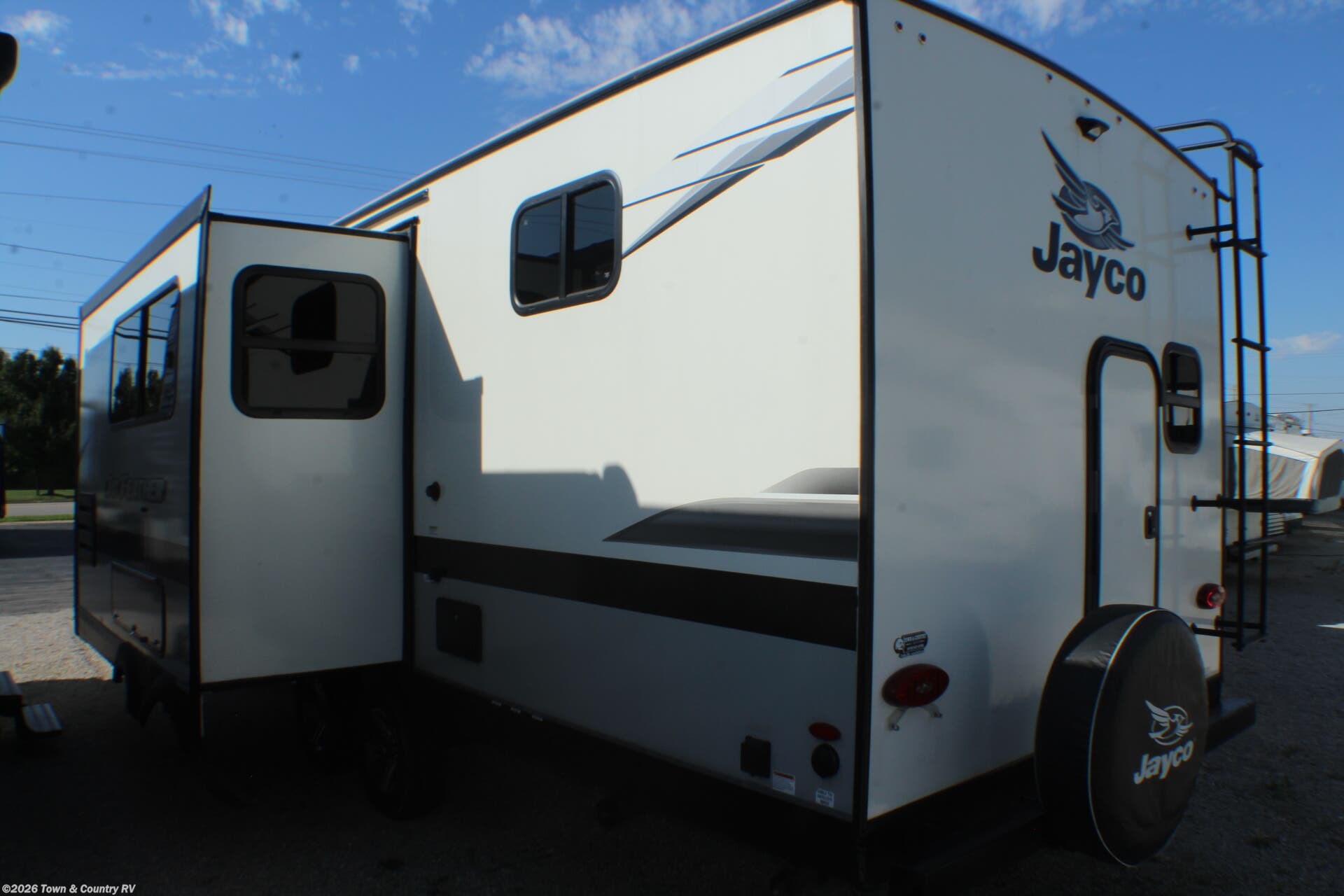 2022 Jayco Jay Feather 24BH - Used Travel Trailer For Sale by Town & Country RV in Clyde, Ohio
