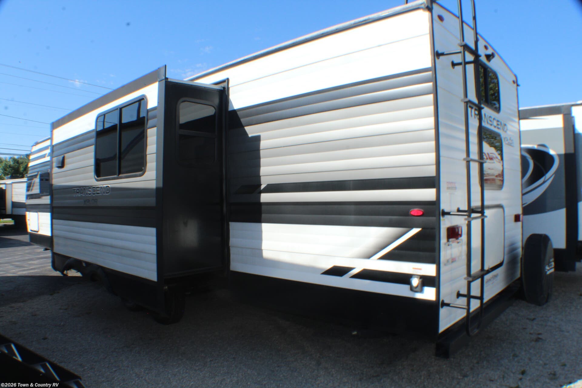 2022 Grand Design Transcend Xplor 297QB - Used Travel Trailer For Sale by Town & Country RV in Clyde, Ohio