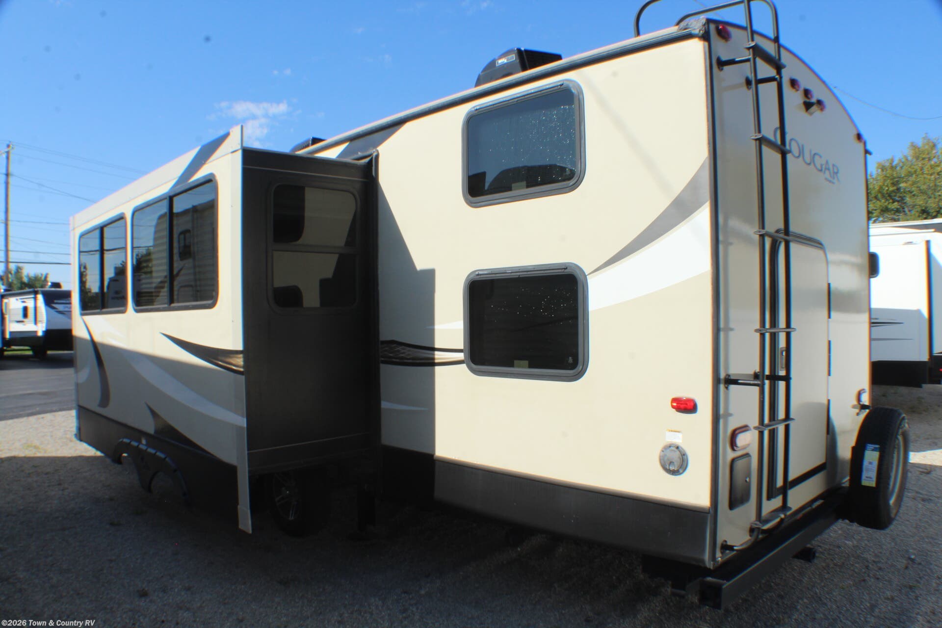 2019 Keystone Cougar Half-Ton 29BHS - Used Travel Trailer For Sale by Town & Country RV in Clyde, Ohio
