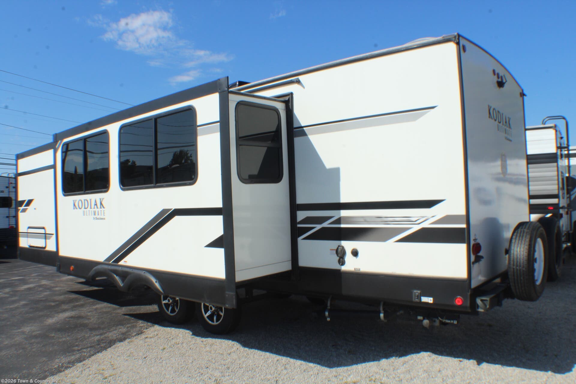 2021 Dutchmen Kodiak Ultimate 3021RBDS - Used Travel Trailer For Sale by Town & Country RV in Clyde, Ohio