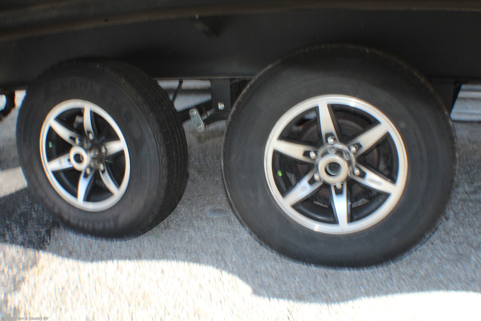 2021 Kodiak Ultimate 3021RBDS by Dutchmen from Town & Country RV in Clyde, Ohio