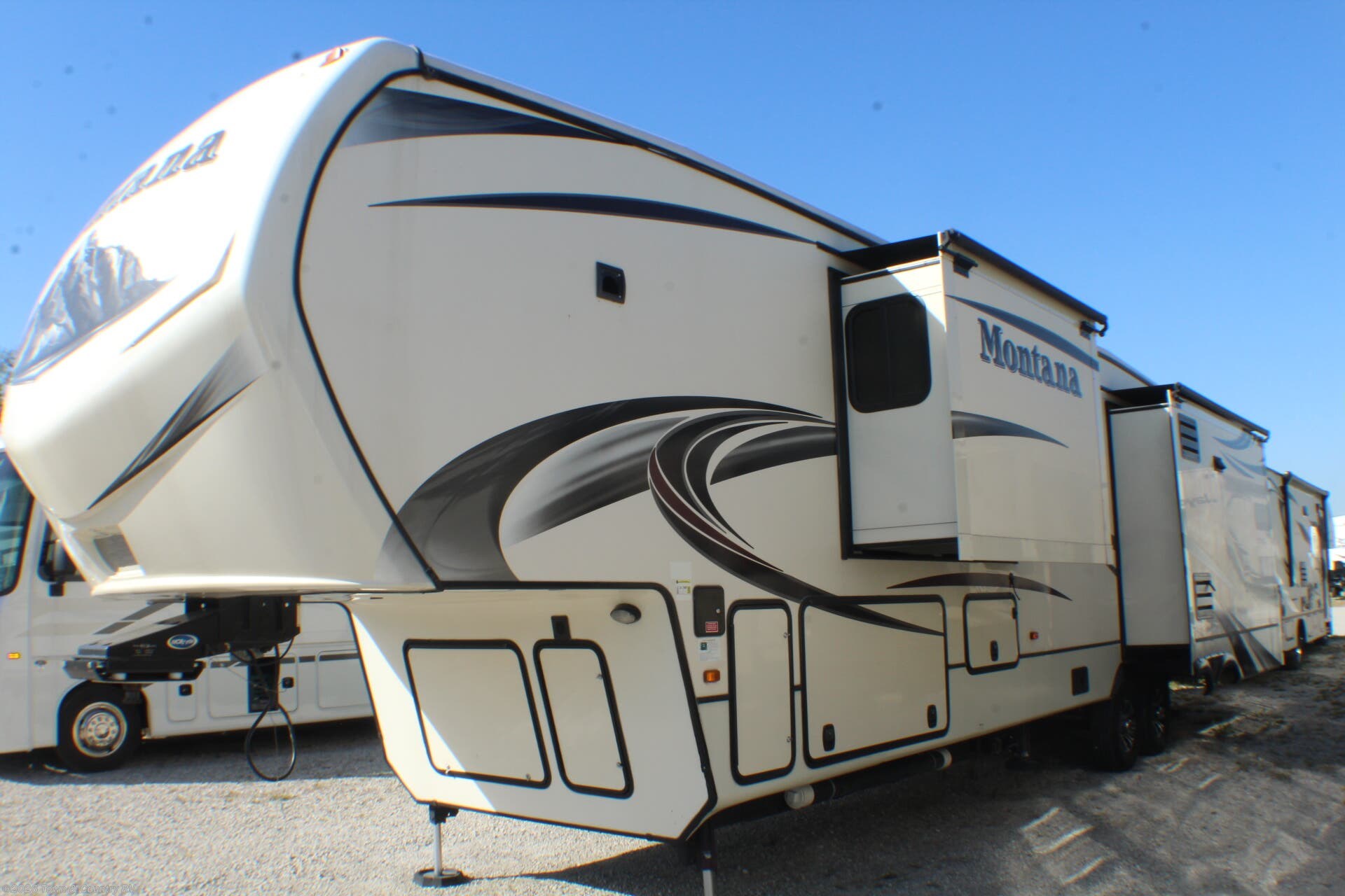 2015 Keystone Montana 3910FB - Used Fifth Wheel For Sale by Town & Country RV in Clyde, Ohio
