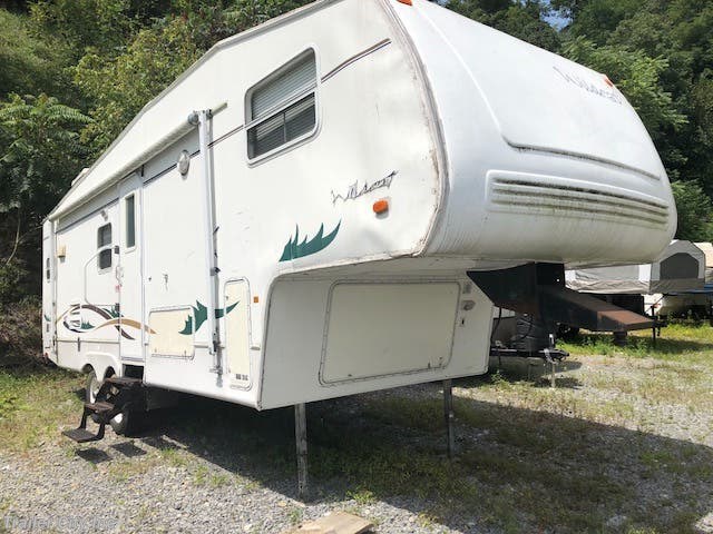 2001 Forest River Wildcat 27RK RV for Sale in Whitehall, WV 26554 2001 Forest River Wildcat Fifth Wheel