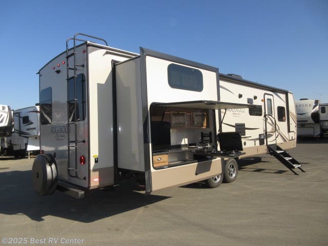 2018 Forest River Rockwood Signature Ultra Lite 8326BHS OPPOSING BUNK ...