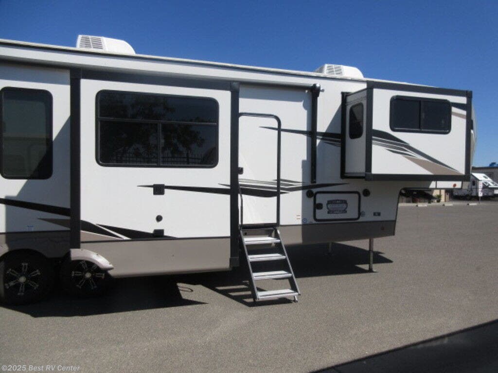 2023 Forest River Wildwood Heritage Glen 378FL RV for Sale in Turlock