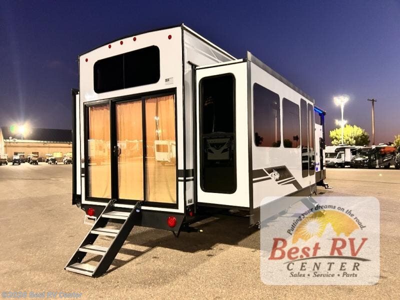 New 2026 Forest River Cherokee Timberwolf Black Label 39JMBL available in Turlock, California