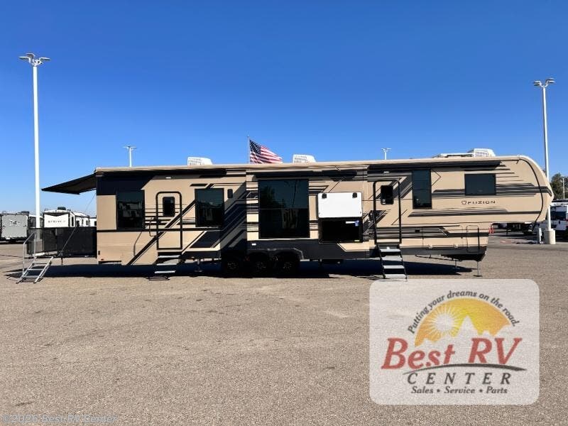 2026 Keystone Fuzion 442 - New Toy Hauler For Sale by Best RV Center in Turlock, California features Slideout