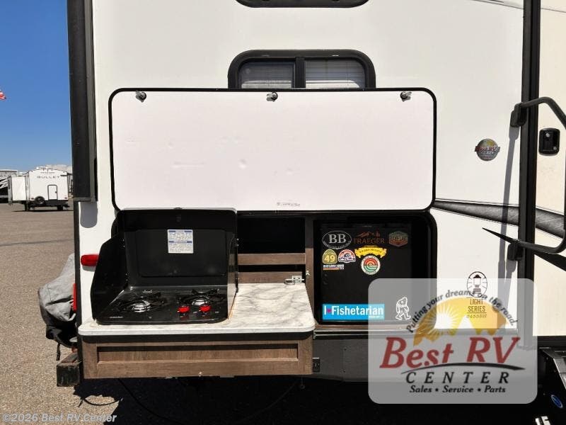 Used 2020 Coleman Light 2455BH available in Turlock, California