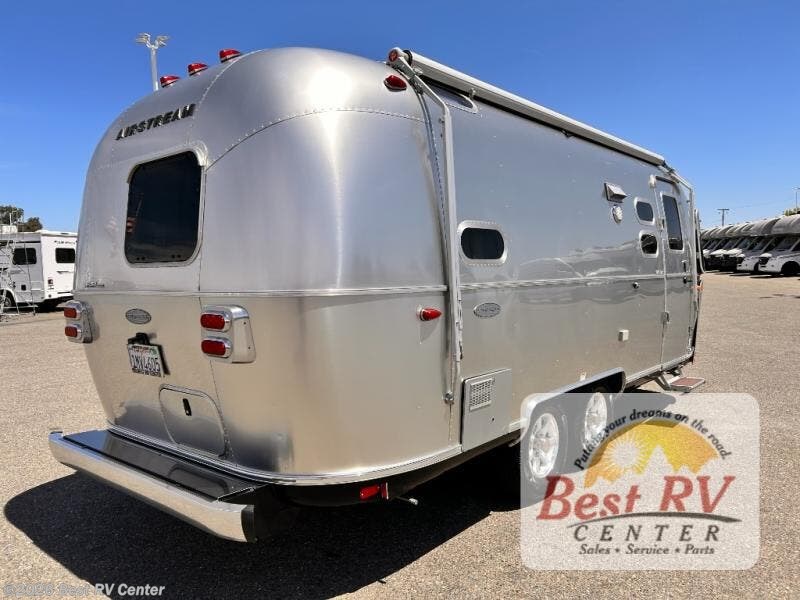 Used 2017 Airstream Flying Cloud 23D Bunk available in Turlock, California