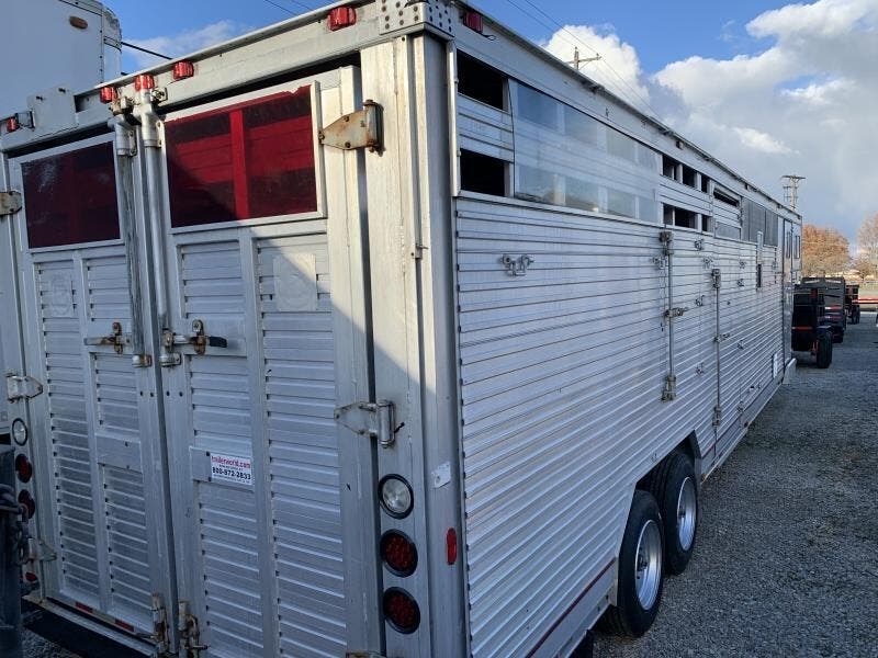 Barrett Trailers 8x32 Cattle/Livestock Trailer for sale | Used Barrett Trailers 8.5' X ...