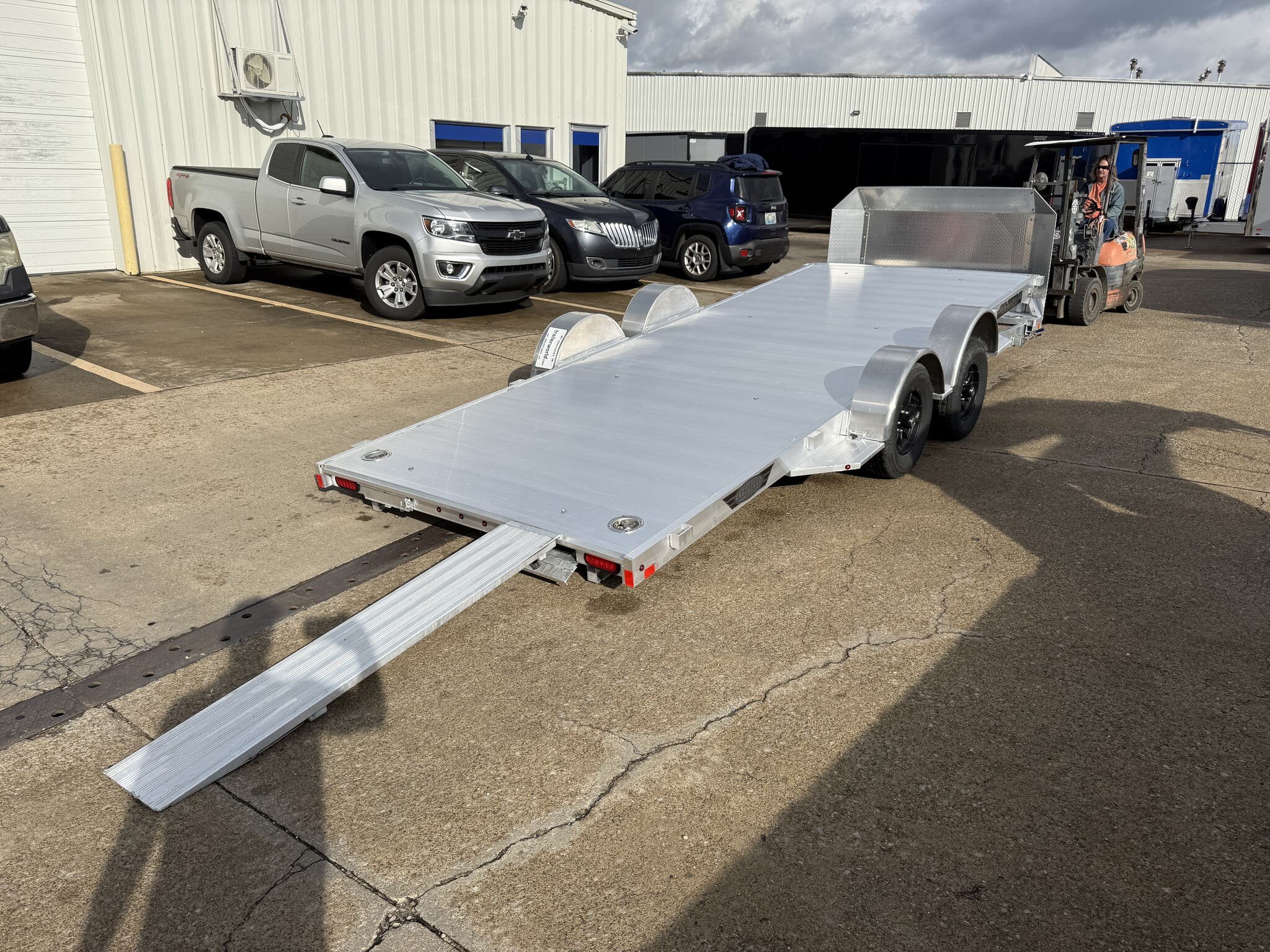 2027 Aluma 8218H-LP-TILT 82