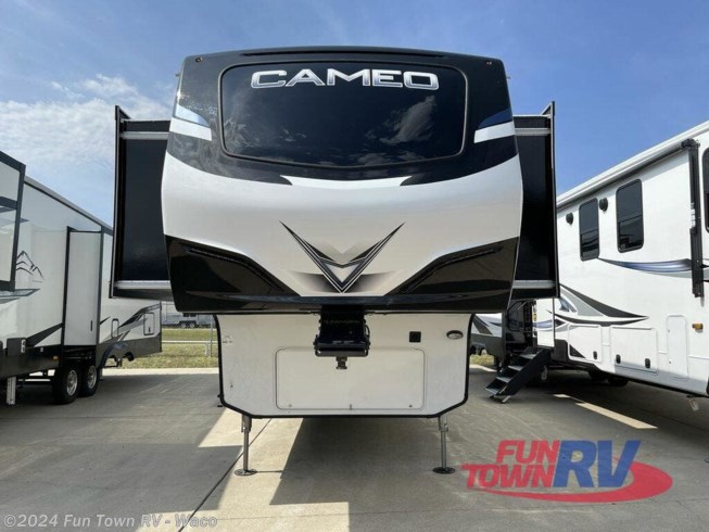 New 2022 CrossRoads Cameo CE3701RL available in Hewitt, Texas