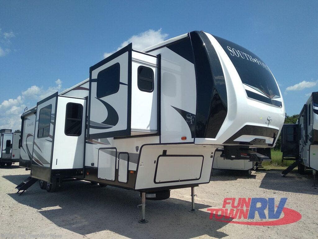 2022 Cruiser RV South Fork 3710FLMB RV for Sale in Hewitt, TX 76643