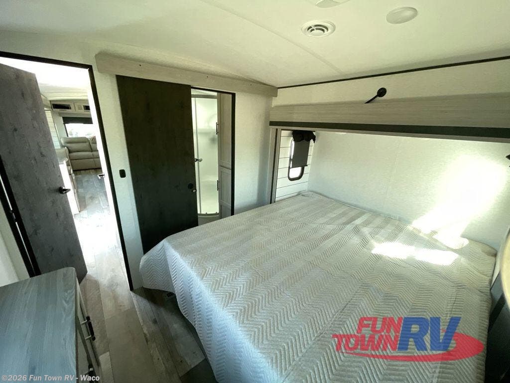 New 2025 CrossRoads Sunset Trail SS330SI available in Hewitt, Texas