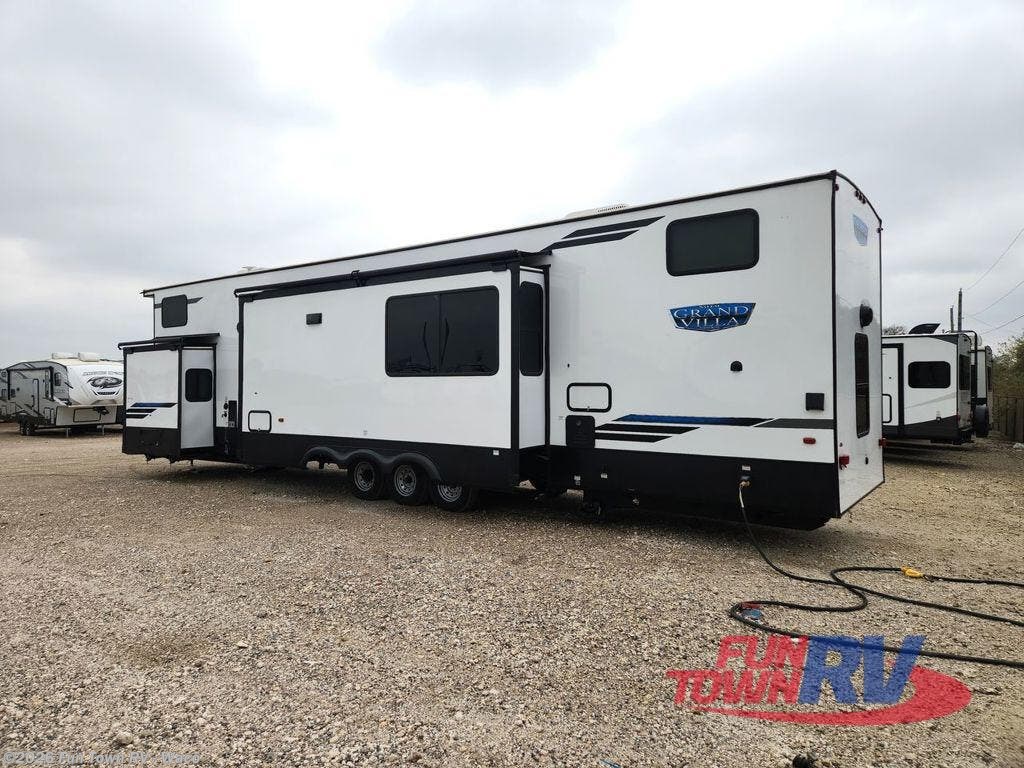 Used 2024 Forest River Salem Grand Villa 44VIEW available in Hewitt, Texas