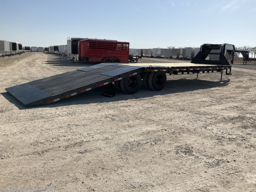 New 2025 Load Trail 102X32&apos; Gooseneck w/  12ft Hydro Dovetail 24k GVWR available in Arthur, Illinois