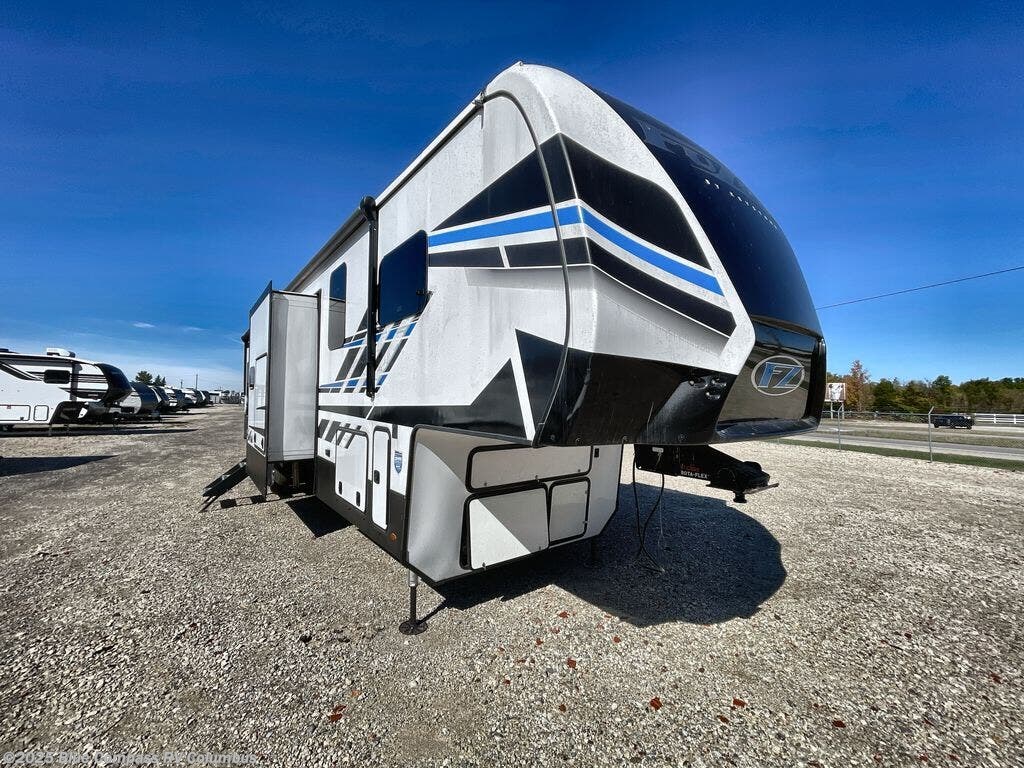 2023 Fuzion 427 by Keystone from Blue Compass RV Columbus in Delaware, Ohio