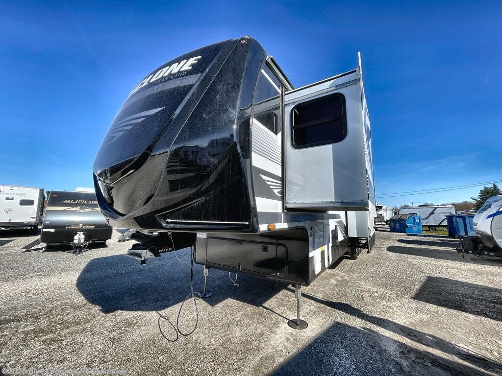 New 2026 Heartland Cyclone 3914 available in Delaware, Ohio