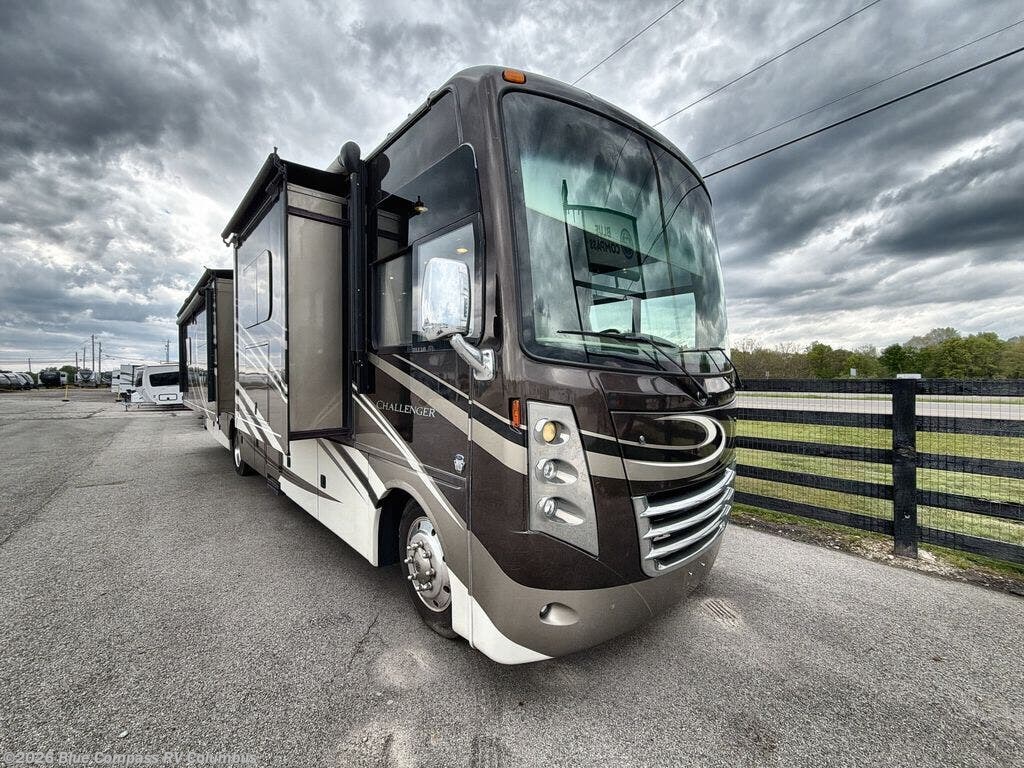 2014 Thor Motor Coach Challenger 37KT - Used Class A For Sale by Blue Compass RV Columbus in Delaware, Ohio features Slideout