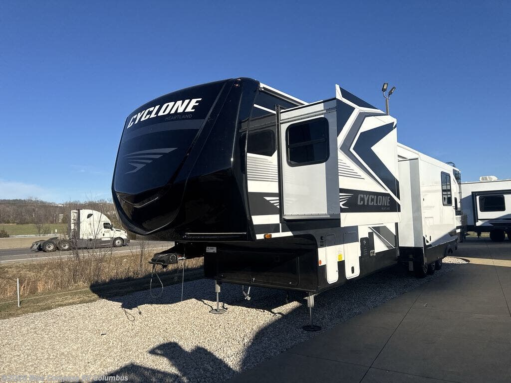 New 2026 Heartland Cyclone 3914 available in Delaware, Ohio