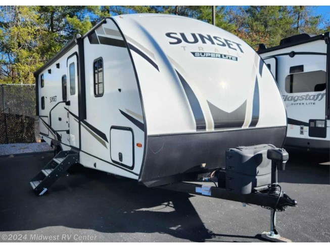 Used 2022 CrossRoads Sunset Trail 242BH available in St Louis, Missouri