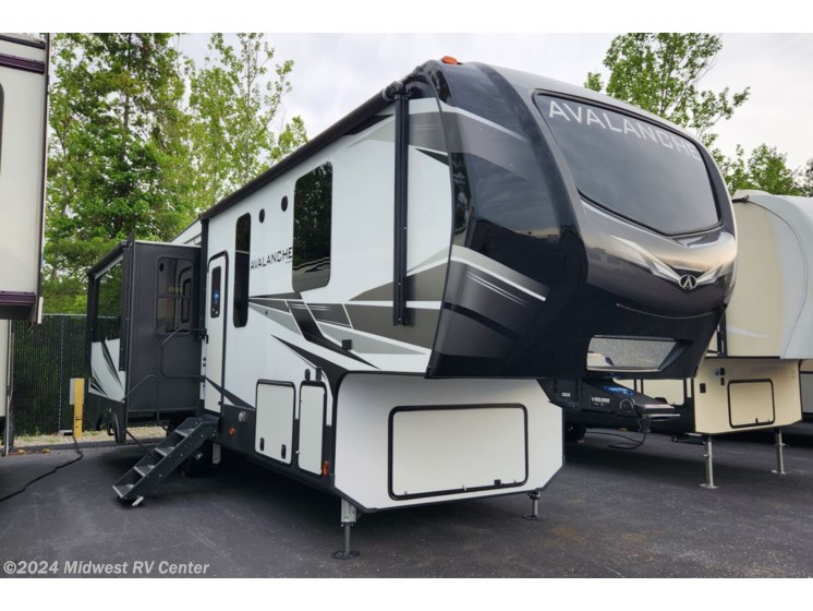 Used 2020 Keystone Avalanche 312RS available in St Louis, Missouri