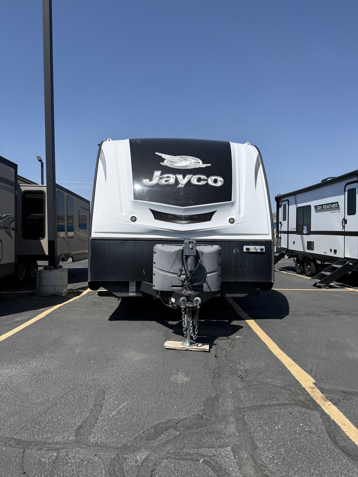 2016 Jayco White Hawk 27DSRL - New Travel Trailer For Sale by First Choice RVs in Rock Springs, Wyoming features Furnace, Power Stabilizer Jacks, Exterior Refrigerator, Enclosed Underbelly, Exterior Speakers