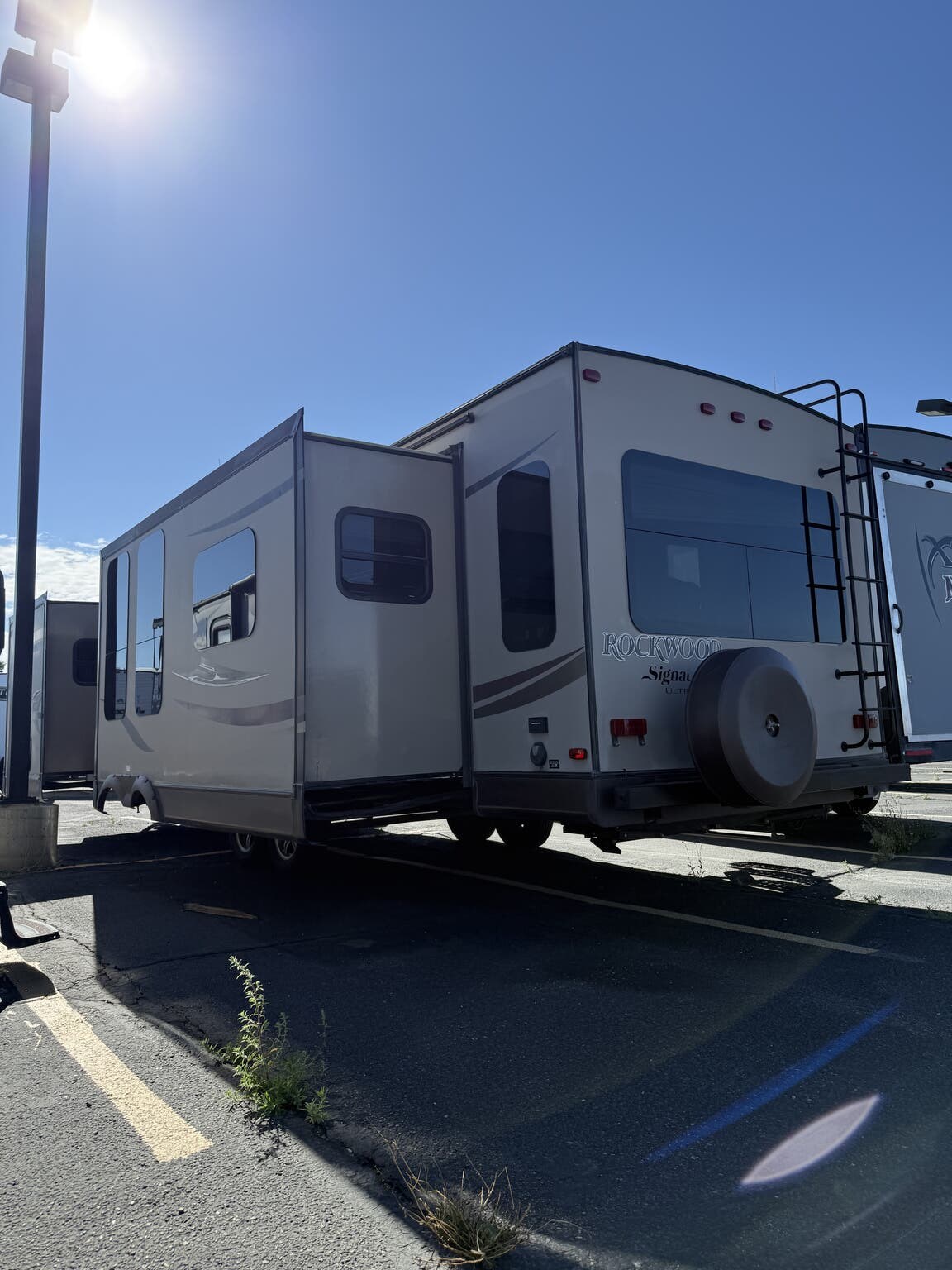 2015 Forest River Rockwood Signature Ultra Lite 8314BSS - Used Travel Trailer for sale by First Choice RVs in Rock Springs, Wyoming