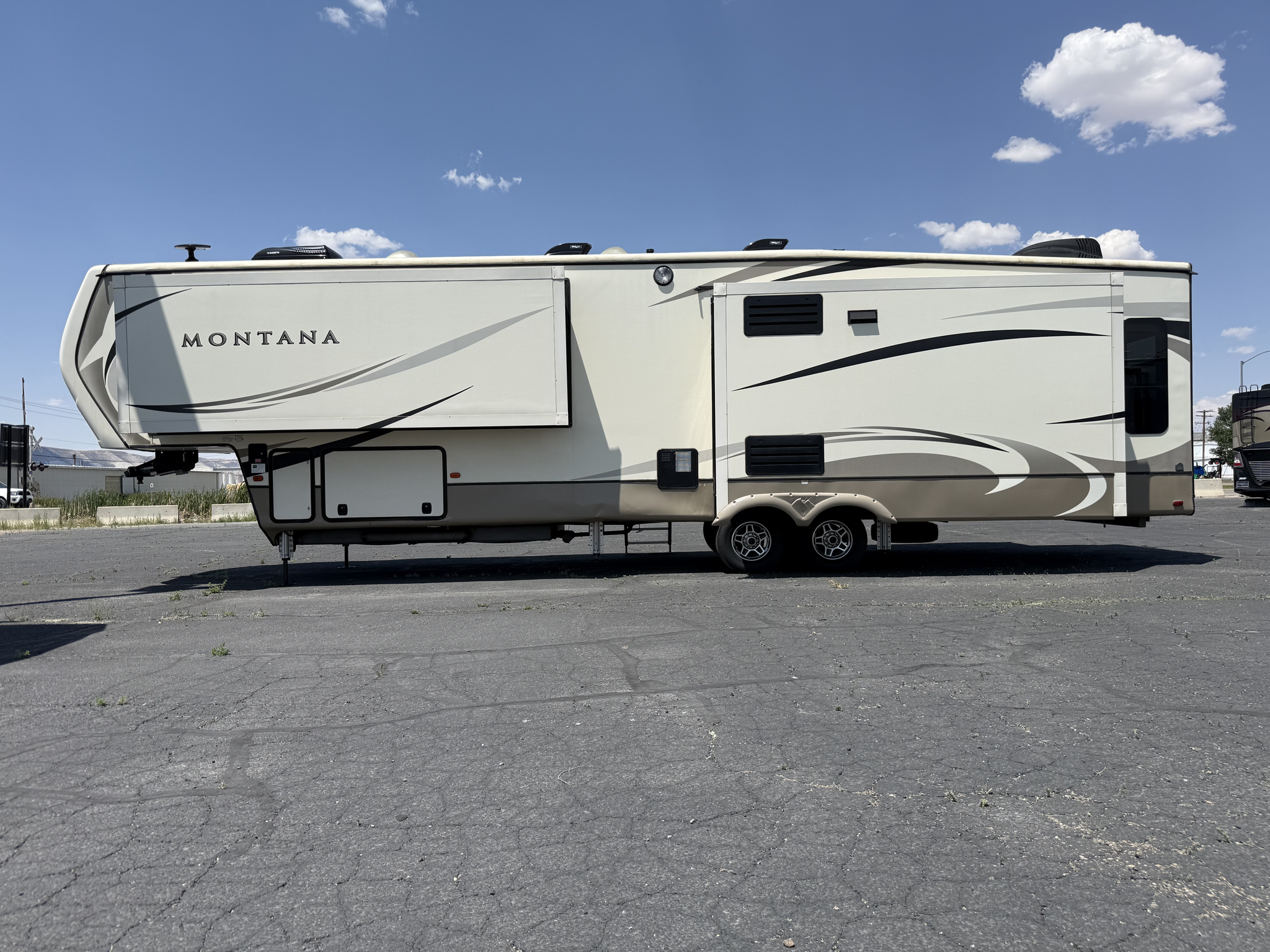 2018 Keystone Montana 3810MS - Used Fifth Wheel For Sale by First Choice RVs in Rock Springs, Wyoming features Pass Thru Storage, LED Lights, Queen Bed, Shower, 50 Amp Service