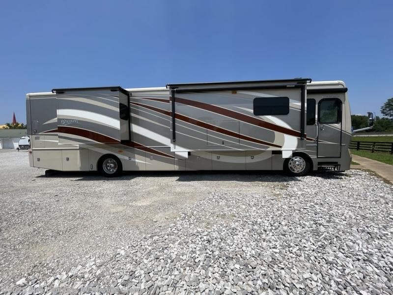 2015 Fleetwood Discovery 40E RV for Sale in Bowling Green, KY 42101 UT530024