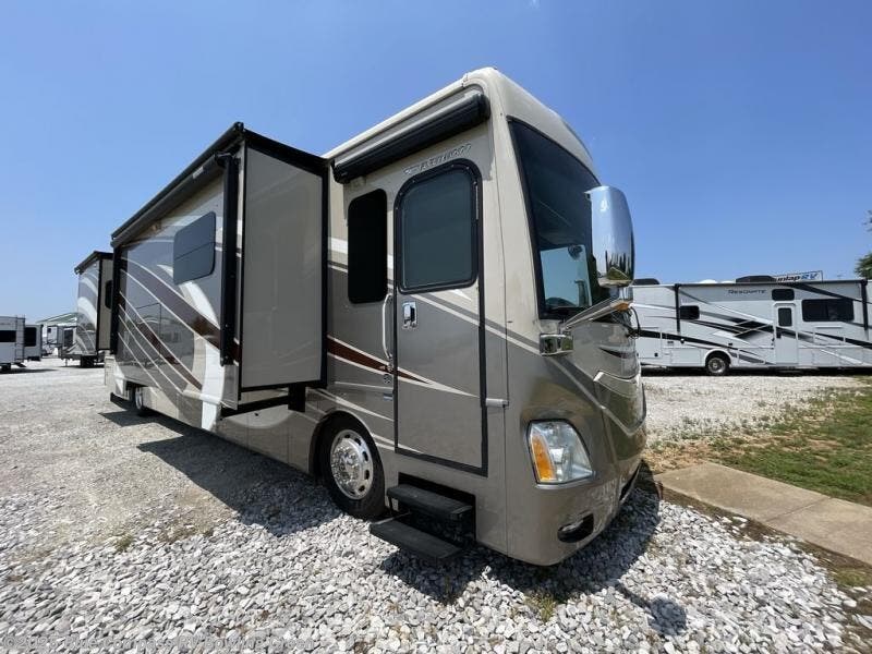 2015 Fleetwood Discovery 40E RV for Sale in Bowling Green, KY 42101 UT530024