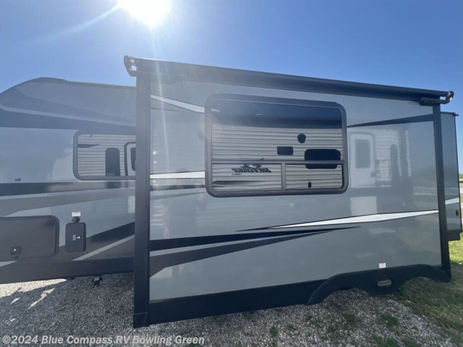 2022 Stratus Ultra-Lite SR231VRB by Venture RV from Blue Compass RV Bowling Green in Bowling Green, Kentucky