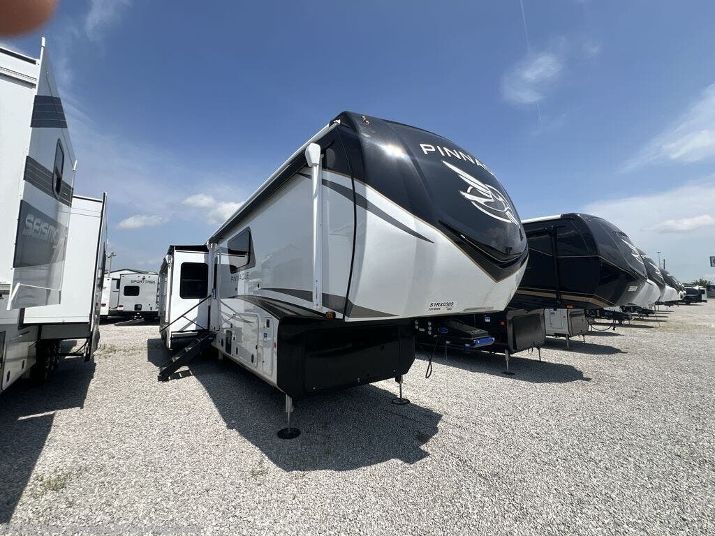 2025 Pinnacle 38KPTS by Jayco from Blue Compass RV Bowling Green in Bowling Green, Kentucky