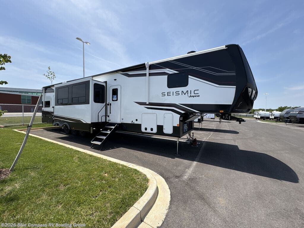 2026 Seismic 395 by Jayco from Blue Compass RV Bowling Green in Bowling Green, Kentucky