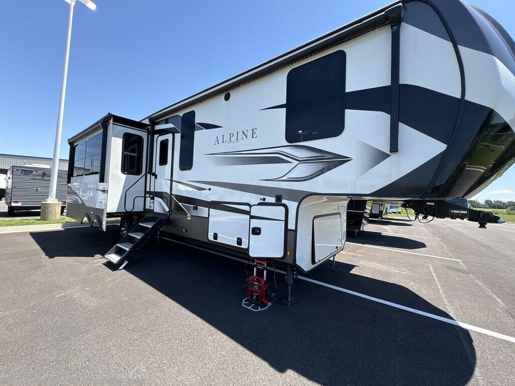 2022 Avalanche 322RL by Keystone from Blue Compass RV Bowling Green in Bowling Green, Kentucky