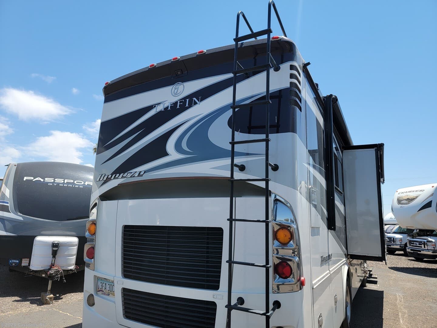 2017 Tiffin Allegro Breeze 31 BR RV for Sale in Mesa, AZ 85213