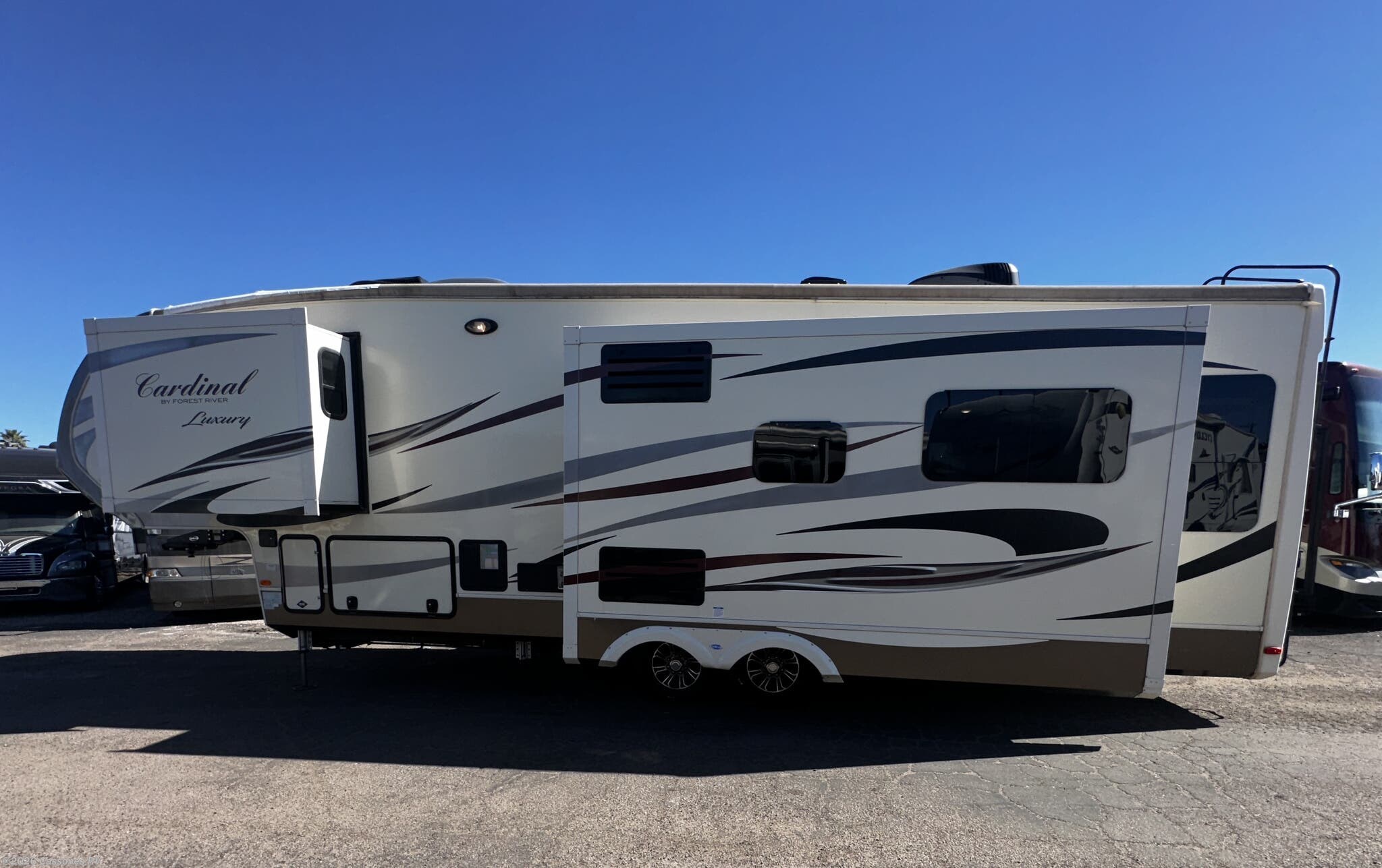 2019 Cardinal Luxury 3350RLX by Forest River from Cassones RV in Mesa, Arizona