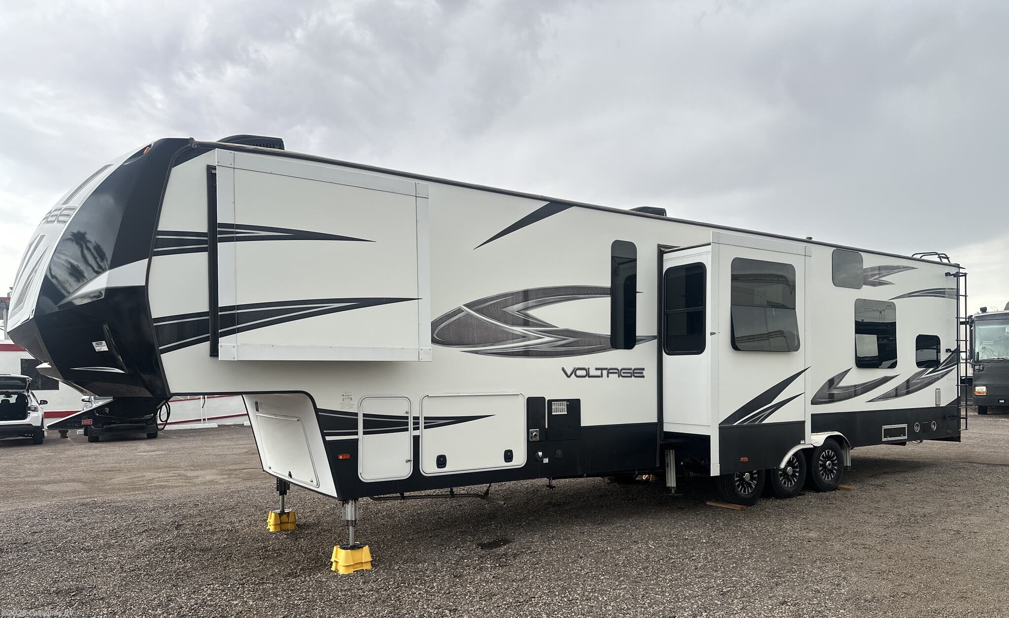 Used 2017 Dutchmen Voltage M-4105 available in Mesa, Arizona