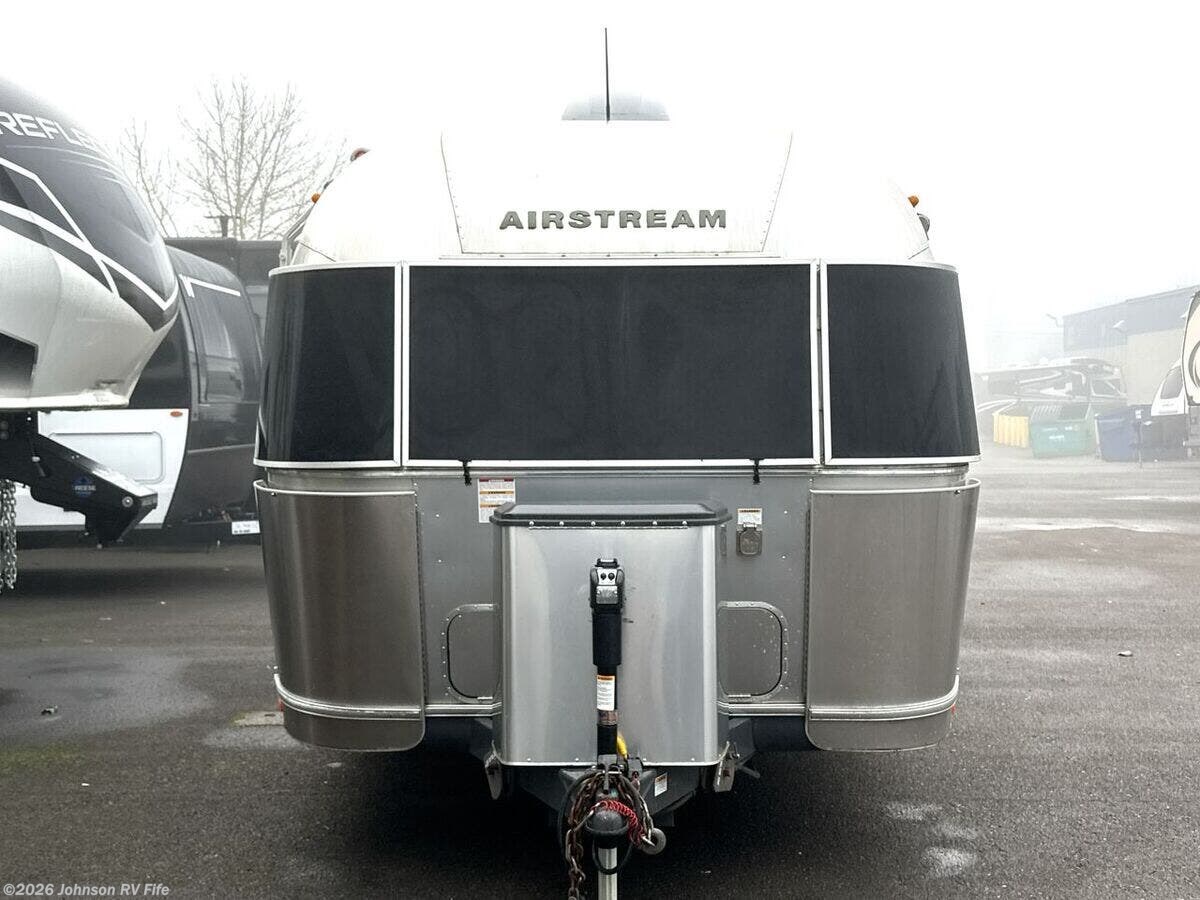 2016 Flying Cloud 26U by Airstream from Johnson RV Fife in Fife, Washington