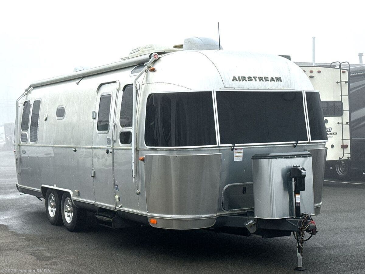 2016 Airstream Flying Cloud 26U - Used Travel Trailer For Sale by Johnson RV Fife in Fife, Washington