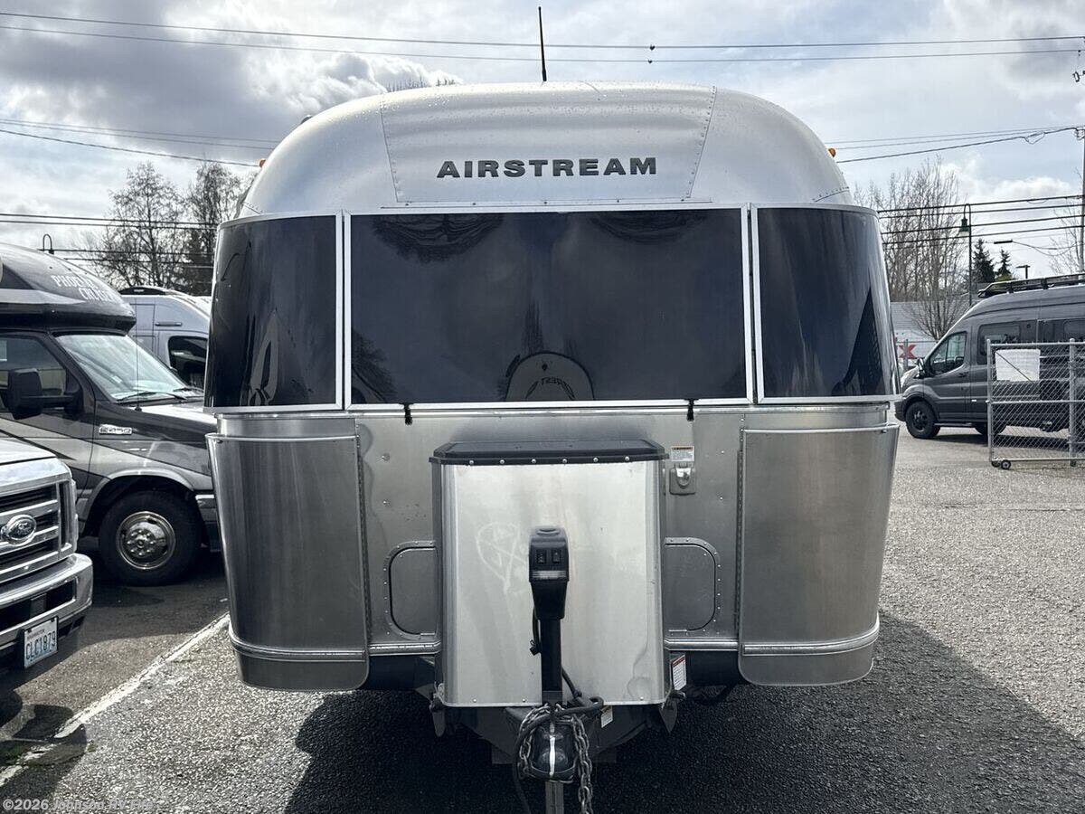 2016 Flying Cloud 26U by Airstream from Johnson RV Fife in Fife, Washington