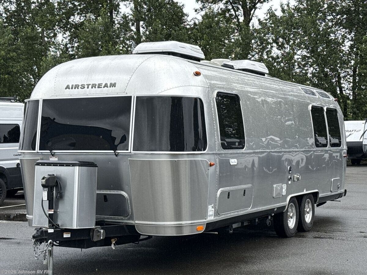 Used 2022 Airstream Flying Cloud 27FB Twin available in Fife, Washington