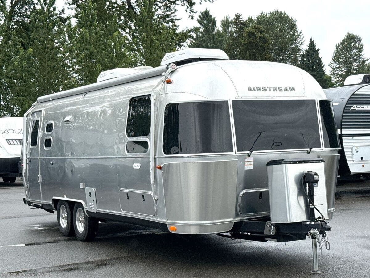2022 Airstream Flying Cloud 27FB Twin - Used Travel Trailer For Sale by Johnson RV Fife in Fife, Washington