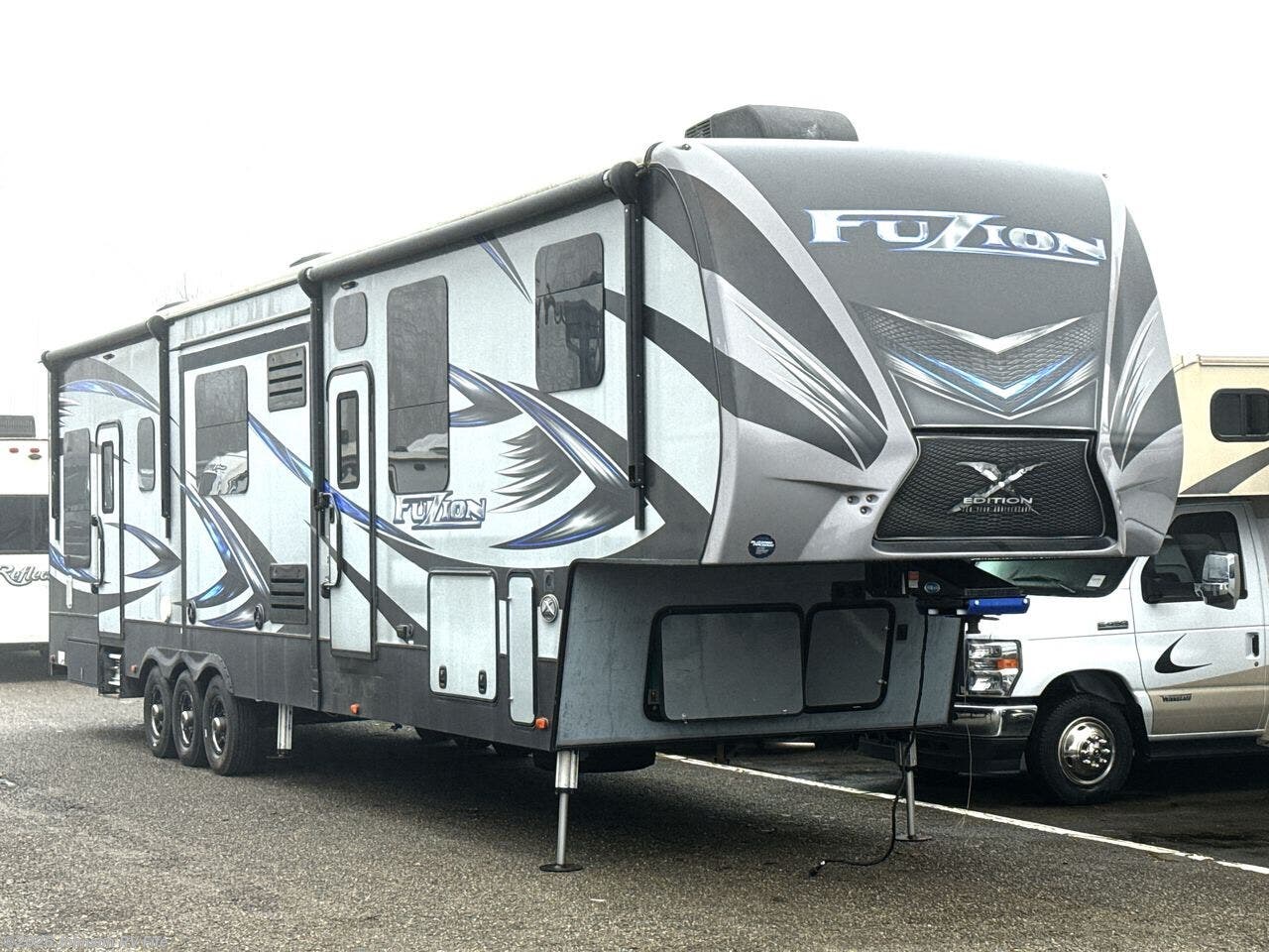 2017 Fuzion 414 by Keystone from Johnson RV Fife in Fife, Washington