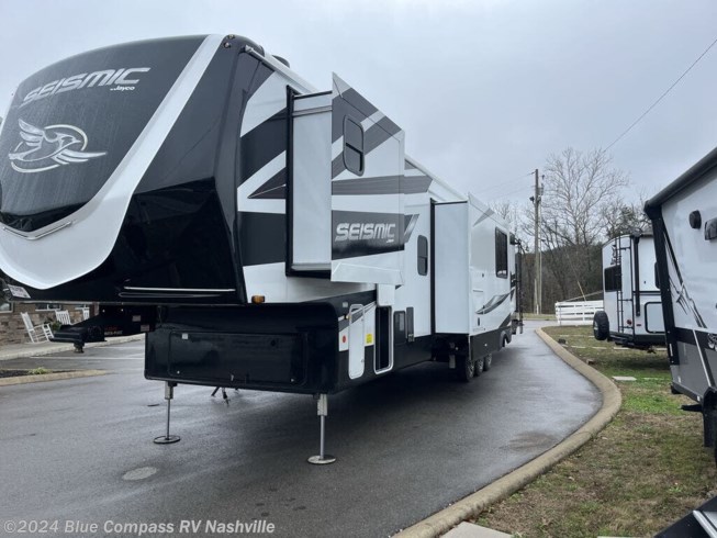 2024 Seismic 395 by Jayco from Blue Compass RV Nashville in Lebanon, Tennessee