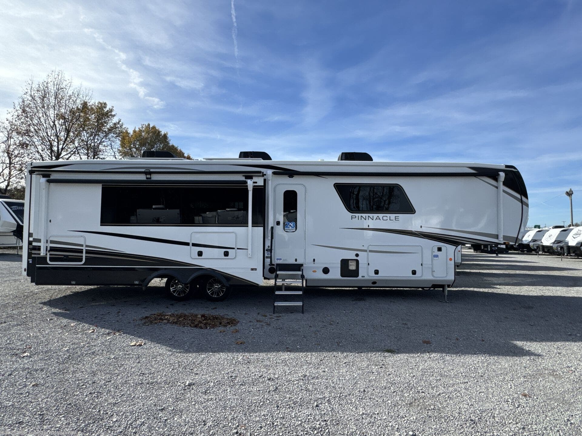 2025 Pinnacle 38FBRK by Jayco from Blue Compass RV Nashville in Lebanon, Tennessee