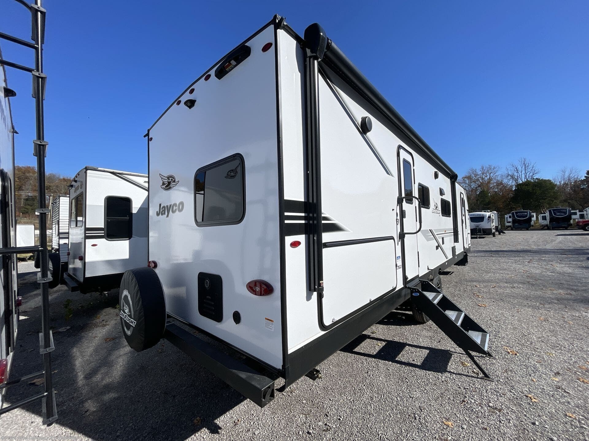 New 2026 Jayco Jay Flight SLX 330TBS available in Lebanon, Tennessee