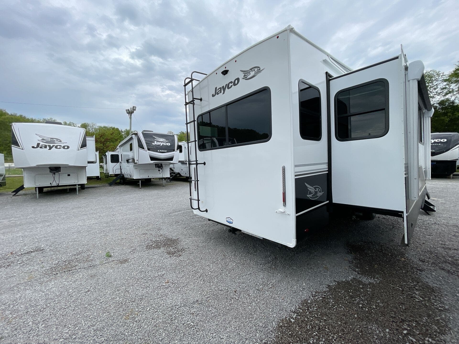 New 2026 Jayco Eagle 355MBQS available in Lebanon, Tennessee