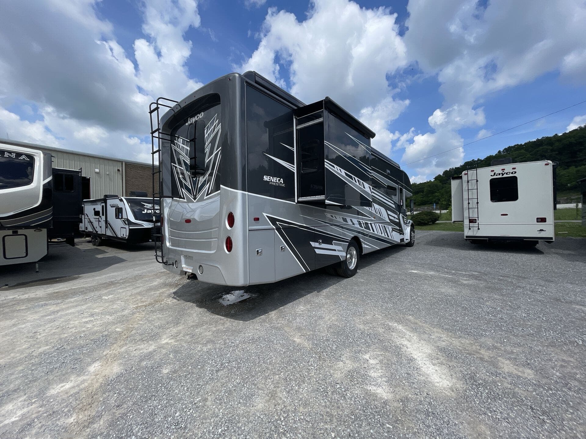New 2026 Jayco Seneca Prestige 37K available in Lebanon, Tennessee